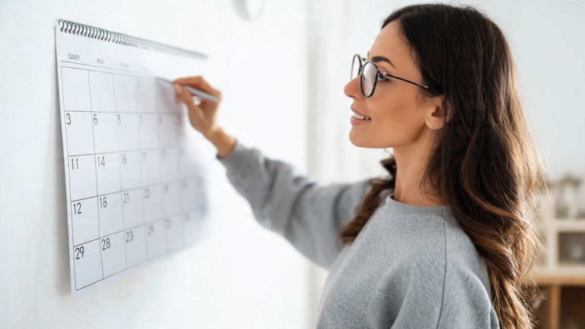 Aprenda como criar uma rotina produtiva com 12 dicas práticas para aumentar seu foco e eficiência ao trabalhar em casa. Guia completo e atualizado!