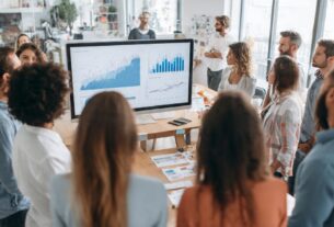 CRM automatizado como usar para aumentar vendas em um escritório moderno.