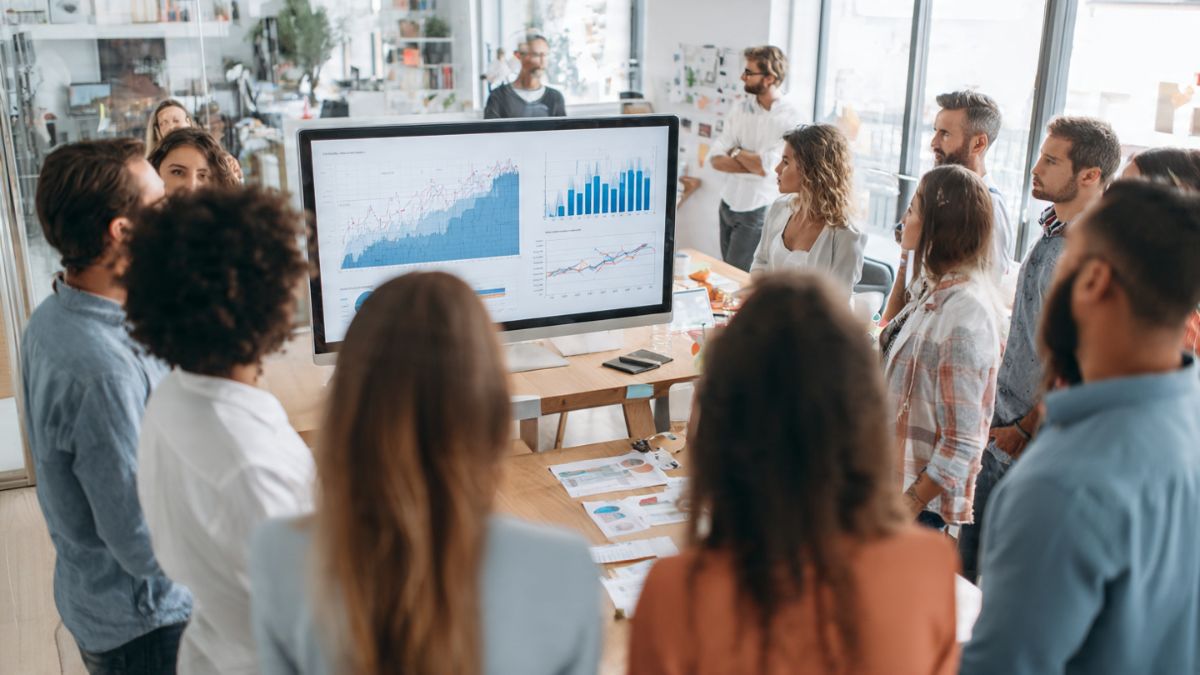 CRM automatizado como usar para aumentar vendas em um escritório moderno.